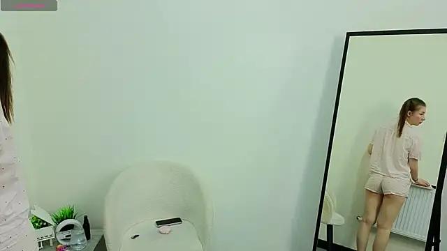 SoftBlushBaby online show from April 11, 2026, 6:32 am