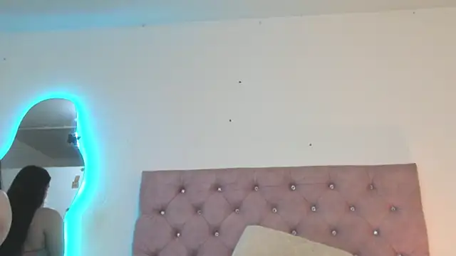 laurenlaine online show from July 14, 2026, 8:48 pm