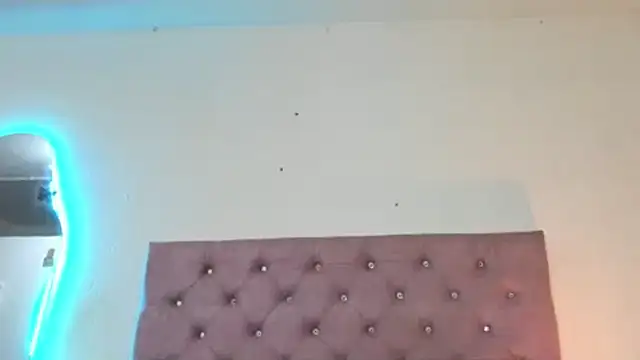 laurenlaine online show from June 14, 2026, 3:24 pm