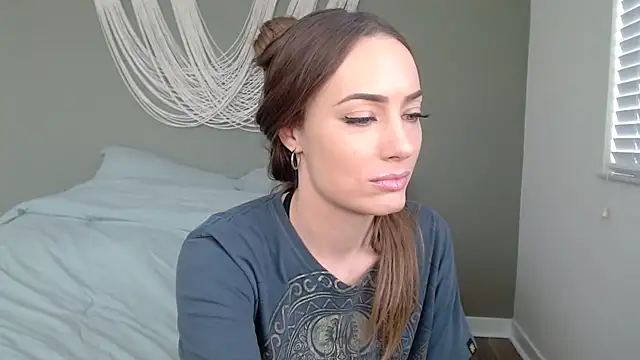 sireneyesonly online show from April 24, 2026, 8:11 pm