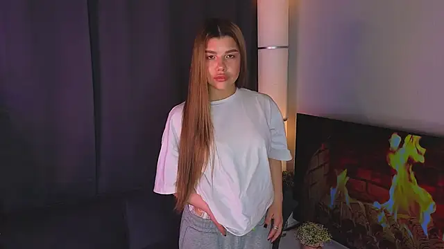 DelenaRines online show from April 18, 2026, 6:05 am