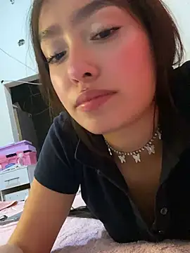 Snapshot of Miakittyyy chatting on May 19, 2026, 1:56 am Miakittyyy online show from May 19, 2026, 1:56 am