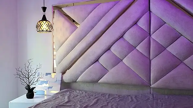 giigii hadidd online show from April 20, 2026, 7:26 pm