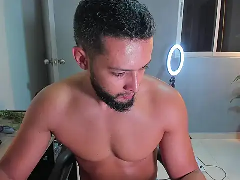 Snapshot of Juan_Calix chatting on April 13, 2026, 10:14 pm Juan Calix online show from April 13, 2026, 10:14 pm