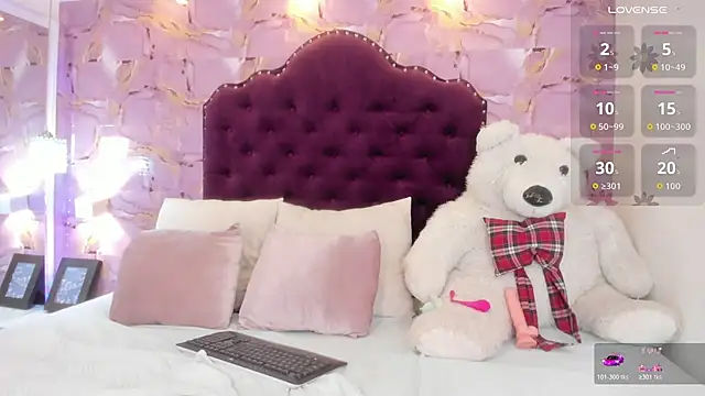 Snapshot of luna_bloomm_ chatting on June 23, 2026, 4:10 am luna bloomm online show from June 23, 2026, 4:10 am