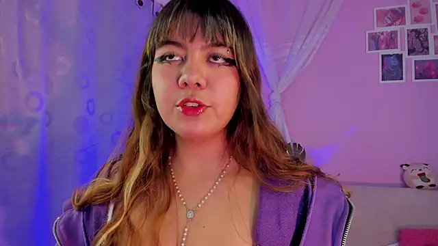 Snapshot of honey_m00n chatting on April 15, 2026, 6:45 pm honey m00n online show from April 15, 2026, 6:45 pm