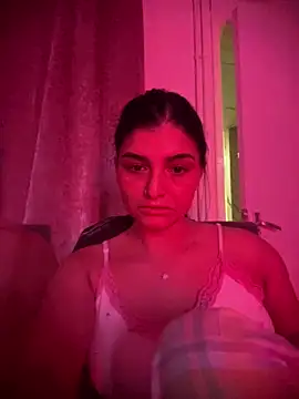 larrahot online show from April 13, 2026, 3:10 am