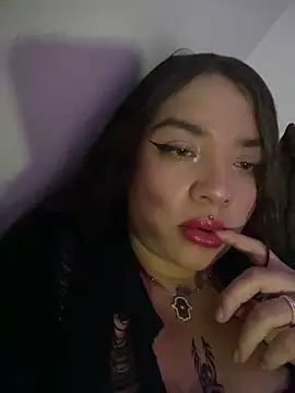 Snapshot of midarixxx chatting on May 19, 2026, 6:20 am midarixxx online show from May 19, 2026, 6:20 am