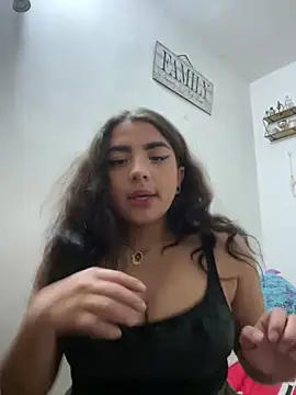 Snapshot of midarixxx chatting on April 23, 2026, 4:08 am midarixxx online show from April 23, 2026, 4:08 am