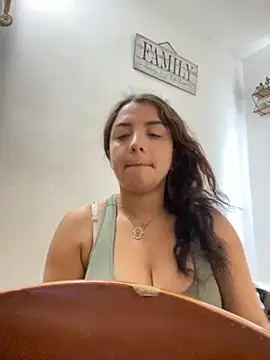 Snapshot of midarixxx chatting on April 17, 2026, 3:15 pm midarixxx online show from April 17, 2026, 3:15 pm