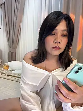 Feifei123521 online show from April 12, 2026, 3:59 pm