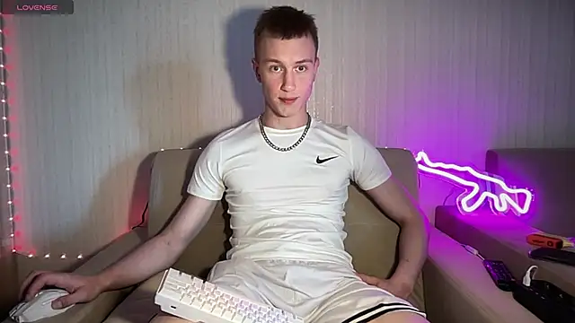 Snapshot of Travis_Gracile chatting on June 18, 2026, 8:57 am Travis Gracile online show from June 18, 2026, 8:57 am