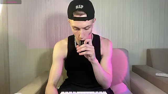 Snapshot of Travis_Gracile chatting on April 26, 2026, 9:28 am Travis Gracile online show from April 26, 2026, 9:28 am
