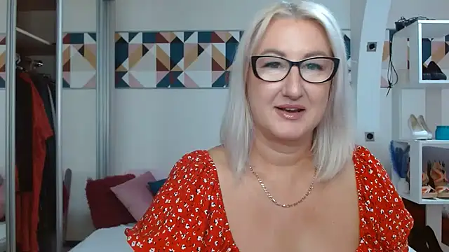 Snapshot of DianaFrances chatting on July 18, 2026, 1:09 pm DianaFrances online show from July 18, 2026, 1:09 pm