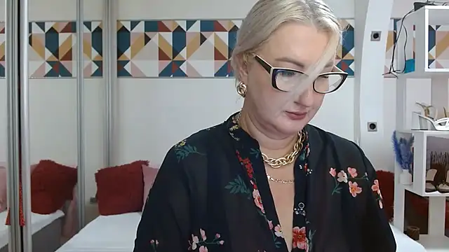 Snapshot of DianaFrances chatting on July 25, 2026, 12:33 pm DianaFrances online show from July 25, 2026, 12:33 pm