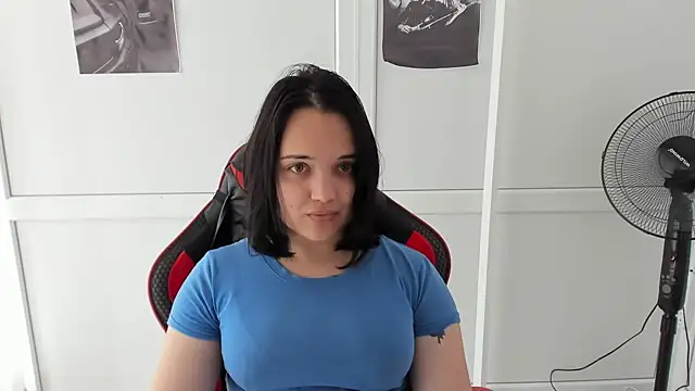 Snapshot of Caroline_cutte chatting on June 3, 2026, 9:54 am Caroline cutte online show from June 3, 2026, 9:54 am
