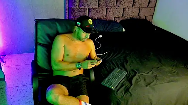 Snapshot of Habibis_club chatting on July 4, 2026, 8:35 pm Habibis club online show from July 4, 2026, 8:35 pm