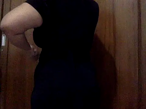Snapshot of vixenrae chatting on April 17, 2026, 9:06 pm vixenrae online show from April 17, 2026, 9:06 pm