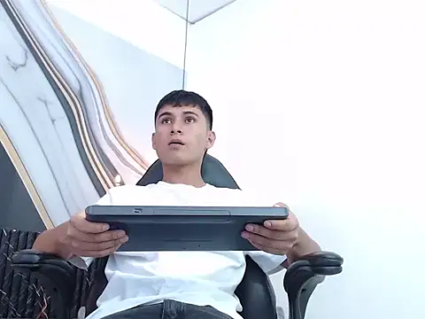 SantiagoCool online show from April 22, 2026, 7:42 pm