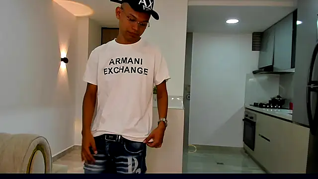 Snapshot of Luxury_pleasure_2 chatting on May 20, 2026, 3:25 am Luxury pleasure 2 online show from May 20, 2026, 3:25 am