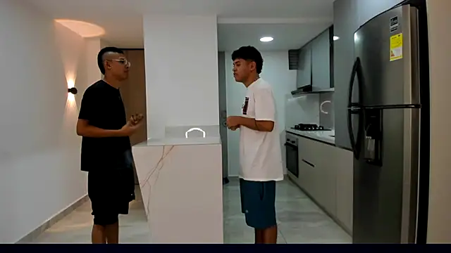 Snapshot of Luxury_pleasure_2 chatting on April 23, 2026, 12:50 am Luxury pleasure 2 online show from April 23, 2026, 12:50 am