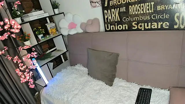 Snapshot of TwinkWhite chatting on May 31, 2026, 9:26 pm TwinkWhite online show from May 31, 2026, 9:26 pm