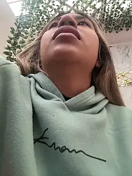Kimmiebellarie online show from May 14, 2026, 12:13 pm