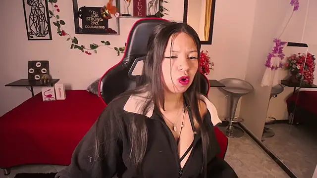 milu1220  online show from April 15, 2026, 4:11 pm