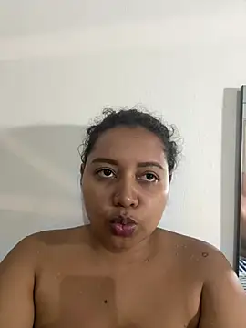 Snapshot of Ninibella chatting on July 3, 2026, 11:33 pm Ninibella online show from July 3, 2026, 11:33 pm