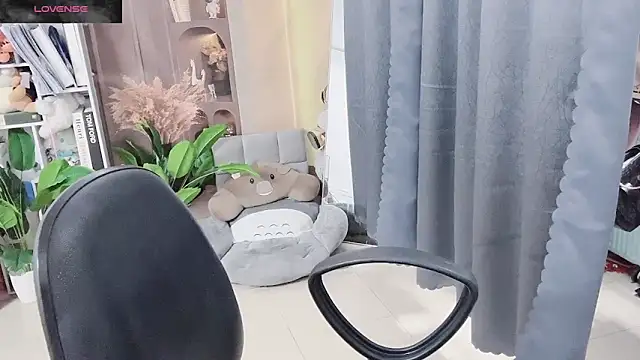 Snapshot of ___Olivia___ chatting on April 15, 2026, 11:59 am Olivia online show from April 15, 2026, 11:59 am