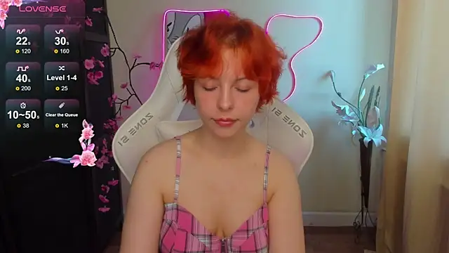 Snapshot of InfernoKitten chatting on June 5, 2026, 6:52 am InfernoKitten online show from June 5, 2026, 6:52 am