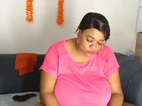 Snapshot of BUSTYQUEEN56_ chatting on April 13, 2026, 9:46 am BUSTYQUEEN56 online show from April 13, 2026, 9:46 am