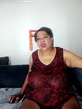 Snapshot of BUSTYQUEEN56_ chatting on April 15, 2026, 2:17 am BUSTYQUEEN56 online show from April 15, 2026, 2:17 am