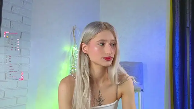 Snapshot of LuxuryBarbie chatting on July 4, 2026, 7:15 am LuxuryBarbie online show from July 4, 2026, 7:15 am