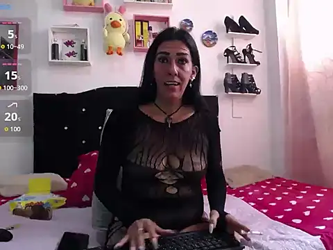 Snapshot of La-gata- chatting on April 12, 2026, 6:22 pm La-gata- online show from April 12, 2026, 6:22 pm