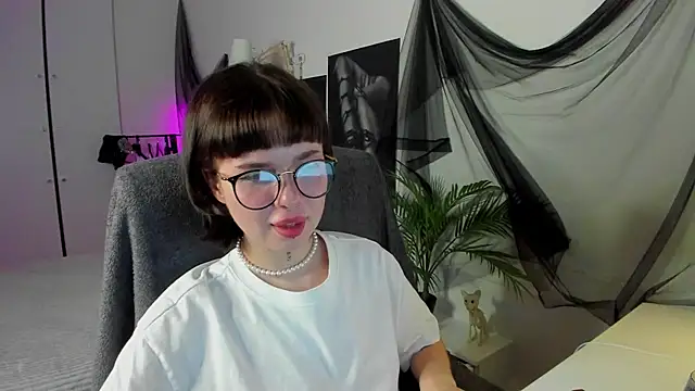 RisoSweet online show from June 5, 2026, 8:47 pm