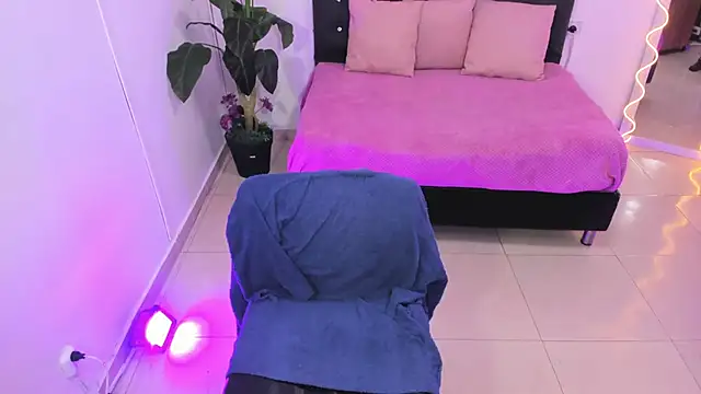 Snapshot of DANNA_TAY chatting on April 15, 2026, 7:29 pm DANNA TAY online show from April 15, 2026, 7:29 pm