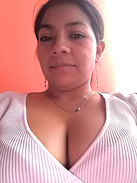 Snapshot of Tamaraxxx_hot chatting on April 15, 2026, 10:43 pm Tamaraxxx hot online show from April 15, 2026, 10:43 pm