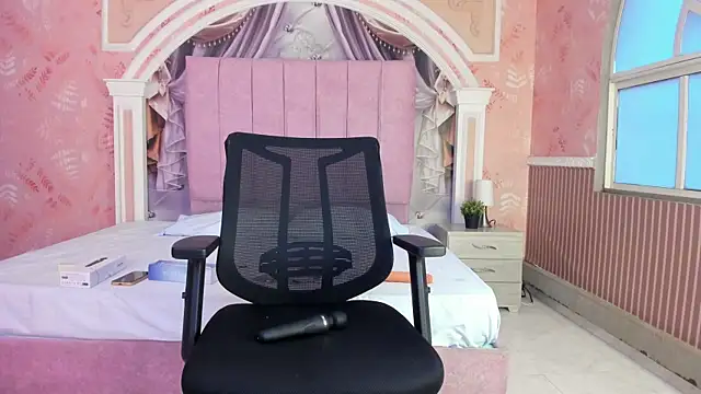 Snapshot of Dulce_violetta_ chatting on May 26, 2026, 7:12 pm Dulce violetta online show from May 26, 2026, 7:12 pm