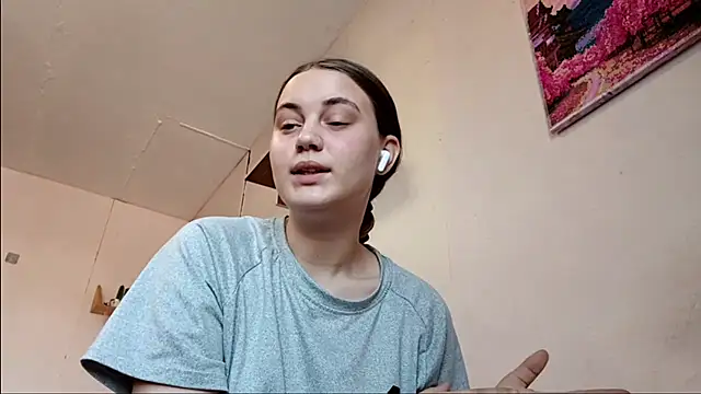 RoxanneStuard online show from April 18, 2026, 9:00 am