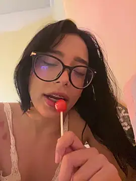 milakitti online show from April 21, 2026, 6:47 pm