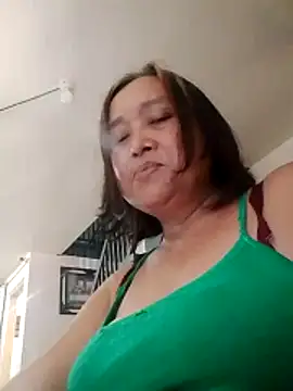 Snapshot of jeanyummytits chatting on June 12, 2026, 11:24 pm jeanyummytits online show from June 12, 2026, 11:24 pm