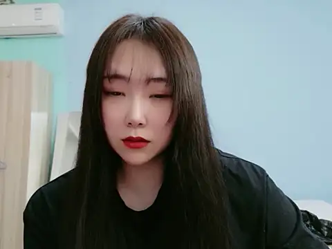 dandanhenda030 online show from April 14, 2026, 8:19 am