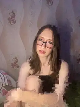 yullinka online show from April 16, 2026, 9:39 pm