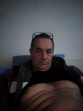 loulouferrari online show from April 18, 2026, 7:18 pm