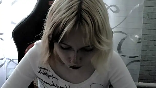Snapshot of Vi_Nika chatting on April 18, 2026, 1:02 pm Vi Nika online show from April 18, 2026, 1:02 pm