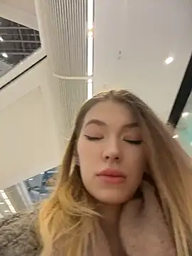 Snapshot of Risky_Mia69 chatting on April 15, 2026, 5:06 pm Risky Mia69 online show from April 15, 2026, 5:06 pm