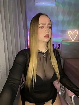 AlisaPearl online show from May 6, 2026, 7:51 pm