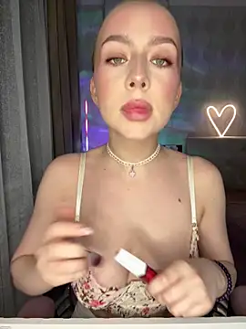 AlisaPearl online show from May 25, 2026, 5:44 pm