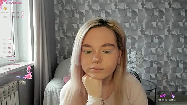 Anna Delon online show from April 18, 2026, 7:44 am